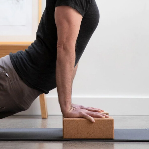 Bloc de yoga en liège de Halfmoon · Amma Thérapie