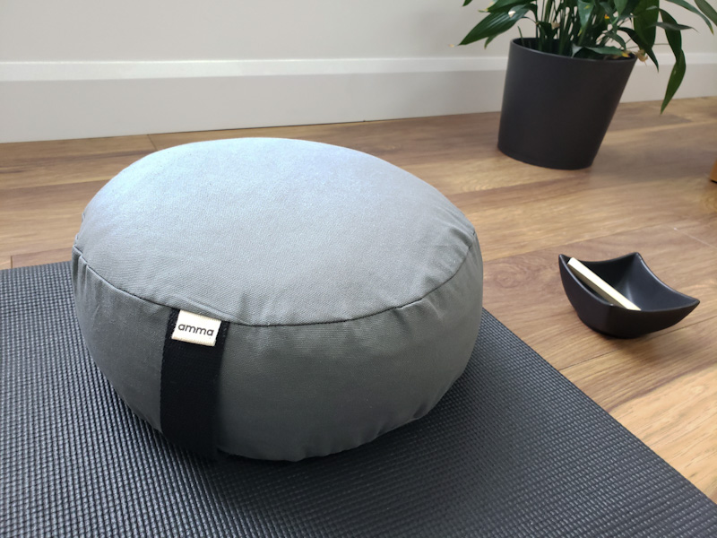 Round meditation cushion (zafu) Neutral gray cotton · Amma